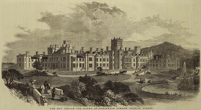 Royal Earlswood Hospital 1854. Gezeichnetes Bild, ähnlich einer Postkarte mit der Unterzeile: "The new asylum for idiots, at Earlswood common, Redhill, Surrey."